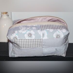 Floral Patchwork Makeup Bag 🌸 (Large Size) - 1 Available